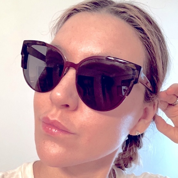 Christian Dior sunnies. Oversized. Tortashell with burgundy rims. Authentic. - Picture 1 of 14